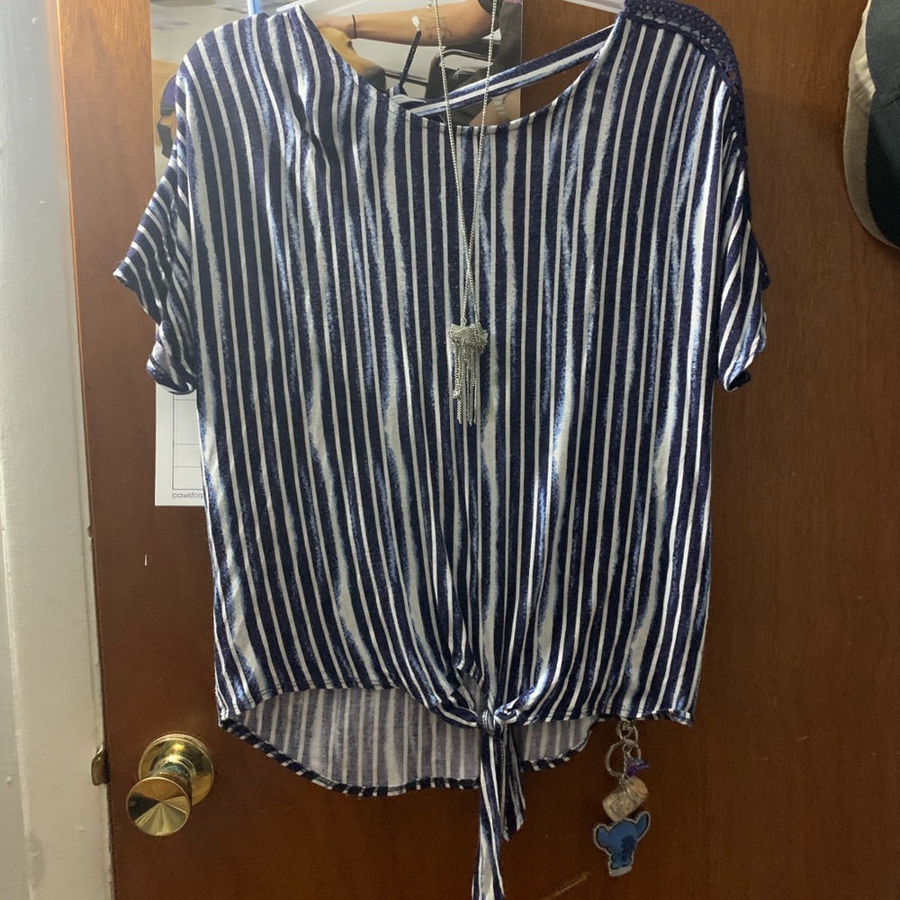 iz byer Blue top